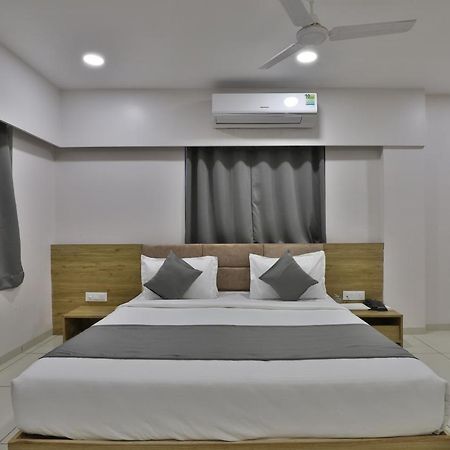 Hotel Monville Group Vadodara Zewnętrze zdjęcie
