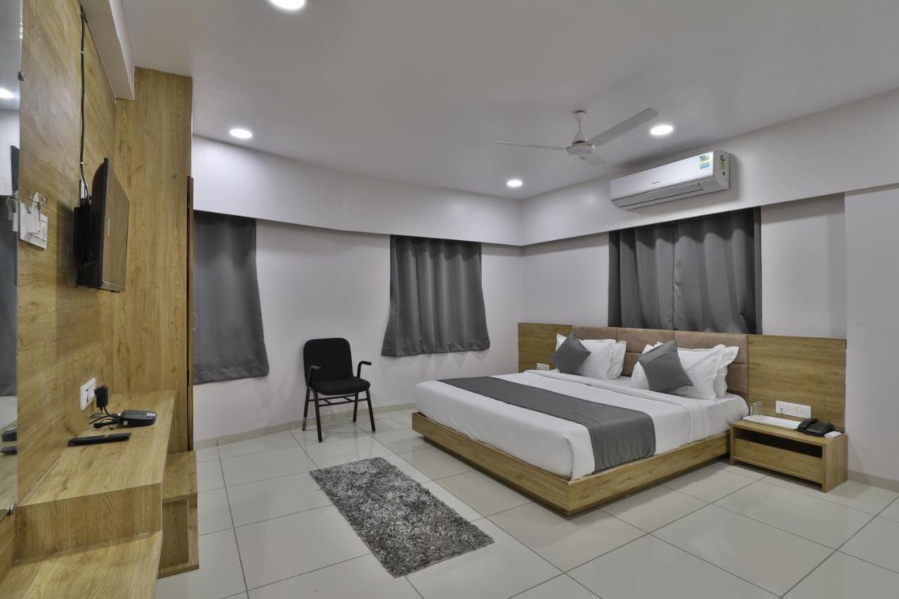 Hotel Monville Group Vadodara Zewnętrze zdjęcie