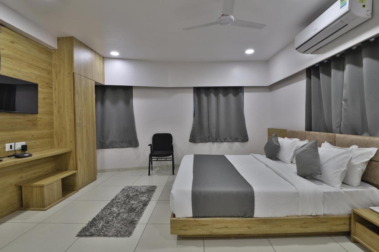 Hotel Monville Group Vadodara Zewnętrze zdjęcie