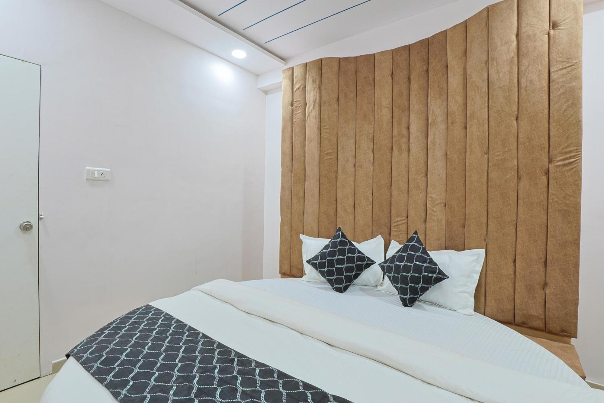 Hotel Monville Group Vadodara Zewnętrze zdjęcie